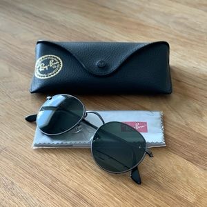 Ray-Ban Round Metal Sunglasses